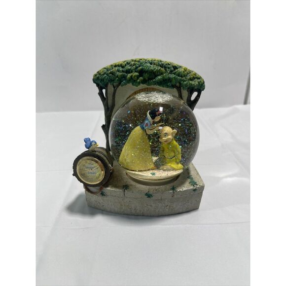 Disney Snow White‎ Irresistibly Lovable Water Snow Globe Clock Princess - Picture 1 of 16